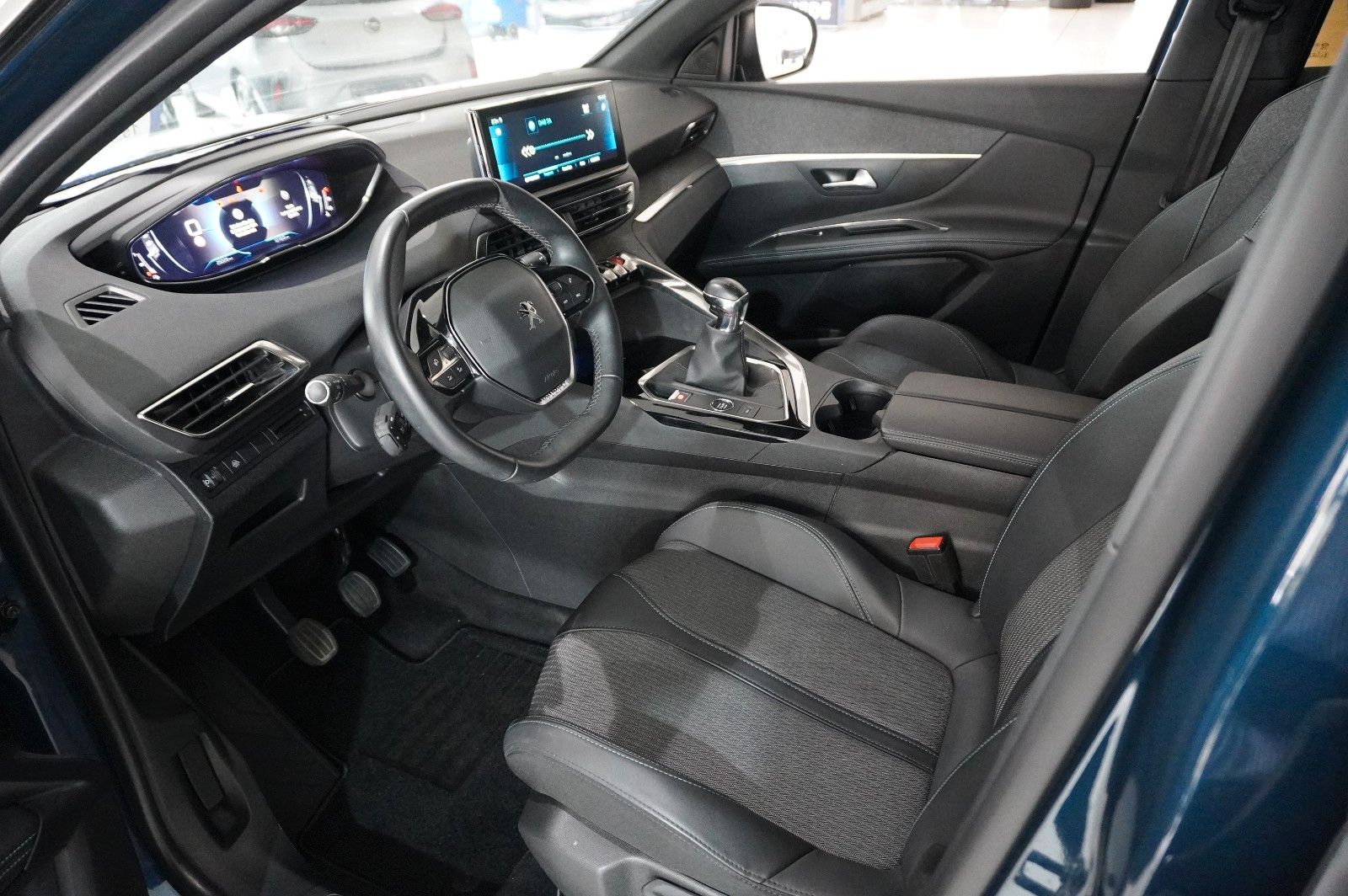 Fahrzeugabbildung Peugeot 3008 1.2T ALLURE PACK NAVI/LED/KAMERA/SH/SPORT