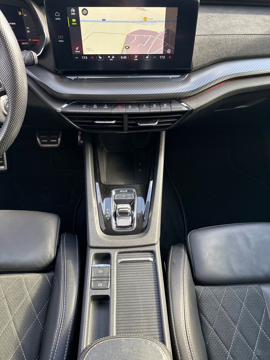Fahrzeugabbildung SKODA Octavia Combi 2.0 TDI RS 4x4 NAV+LED+PANO+KAMERA