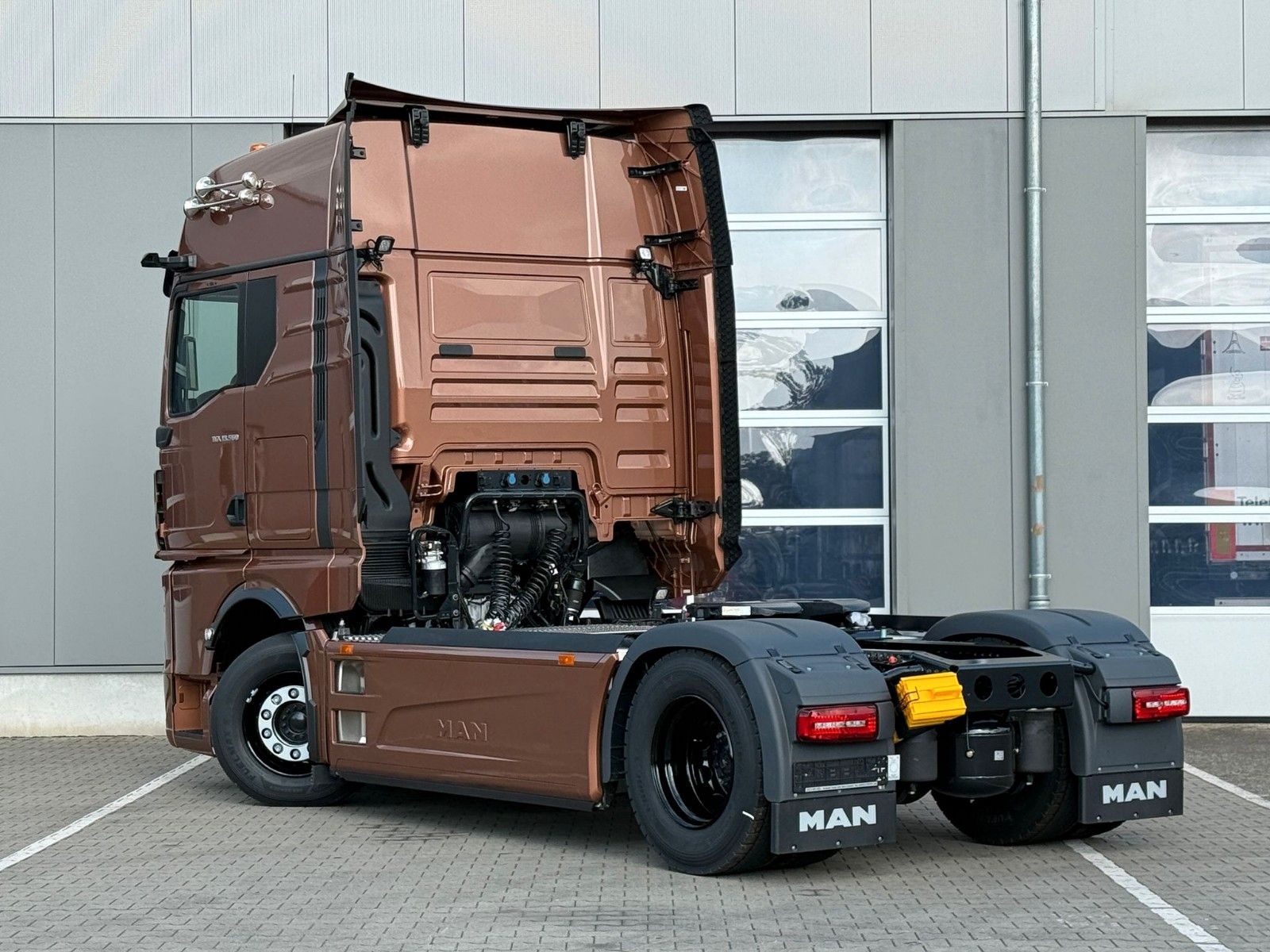 Fahrzeugabbildung MAN TGX 18.560 LL SA D30 Powerline Retader