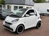 Smart ForTwo coupe 62kW BRABUS AUTOMATIK PANORAMA NAVI - Smart: Weiß