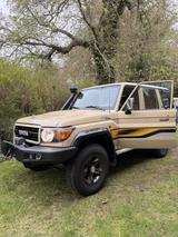 Toyota Land Cruiser GRJ 76 VX 70th Anniversary Edition