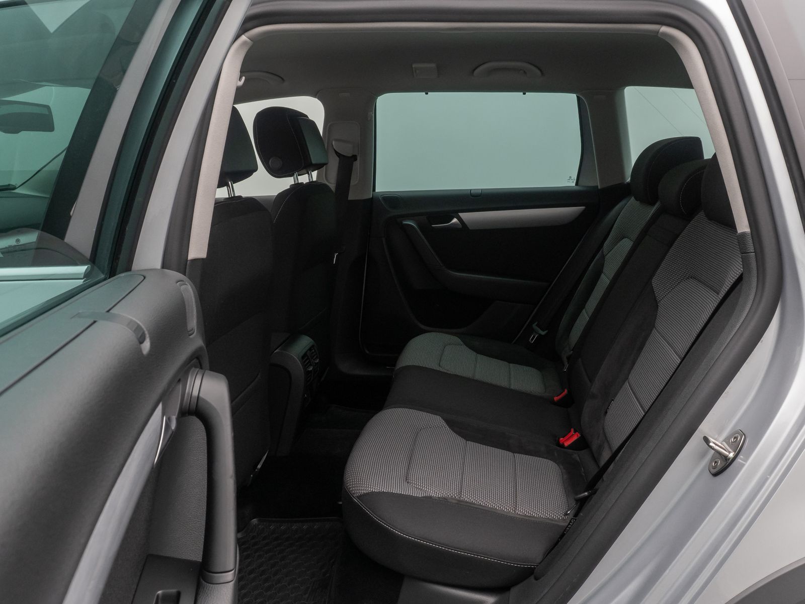 Fahrzeugabbildung Volkswagen Passat Tempomat Kamera DAB AHK SoundSyst 18Zoll