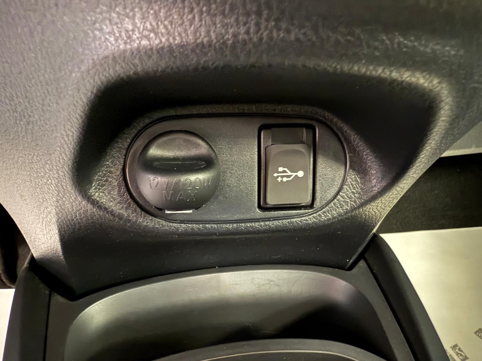 Fahrzeugabbildung Toyota Yaris Hybrid Team D /WENIG KM/SCHECKHEFT/KAMERA