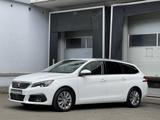 Peugeot 308 Allure Pack LED Navi RüKamera ACC Keyless-Go - Peugeot 308 mit Diesel-Antrieb: Automatik
