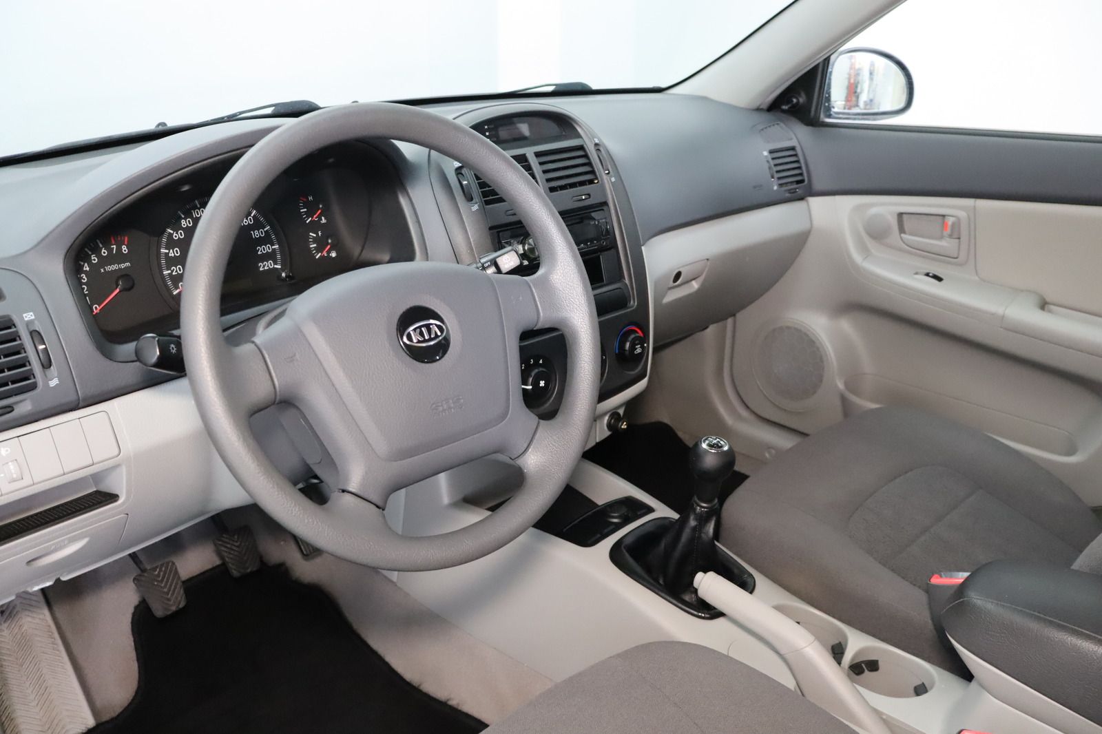 Fahrzeugabbildung Kia Cerato 1.6 LX HU/AU 08.2027 * Klima