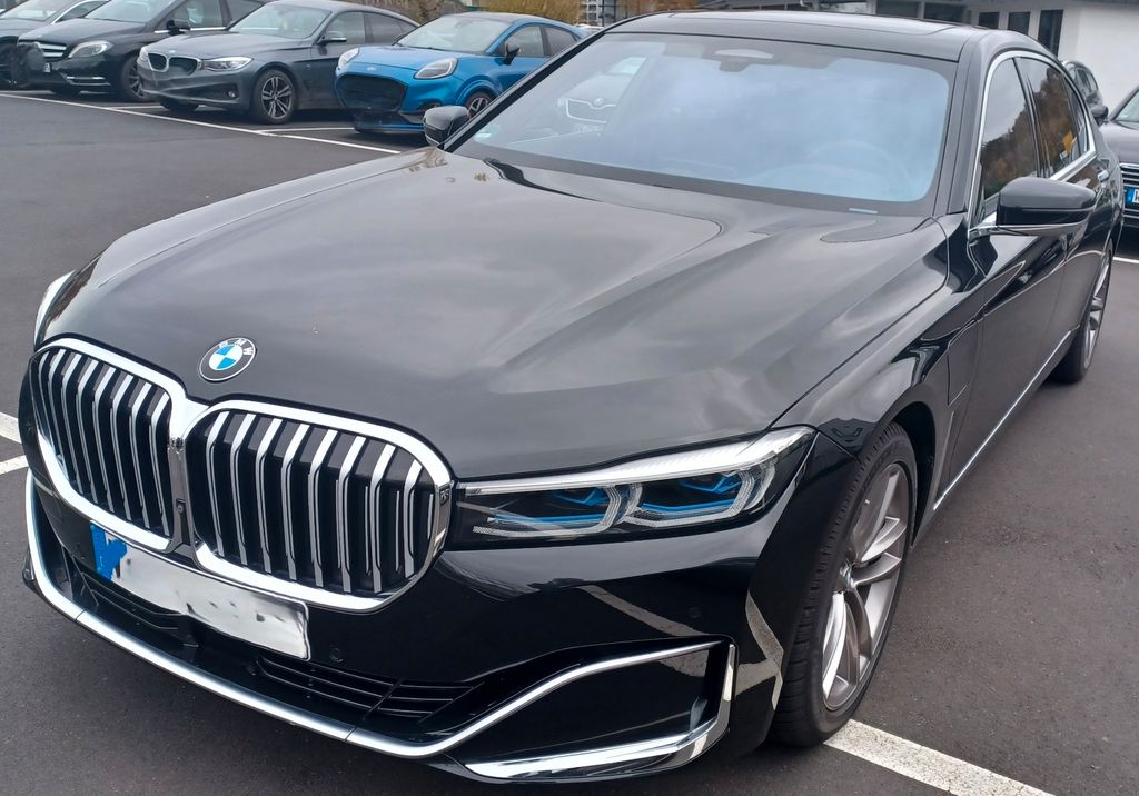 Image of BMW 745