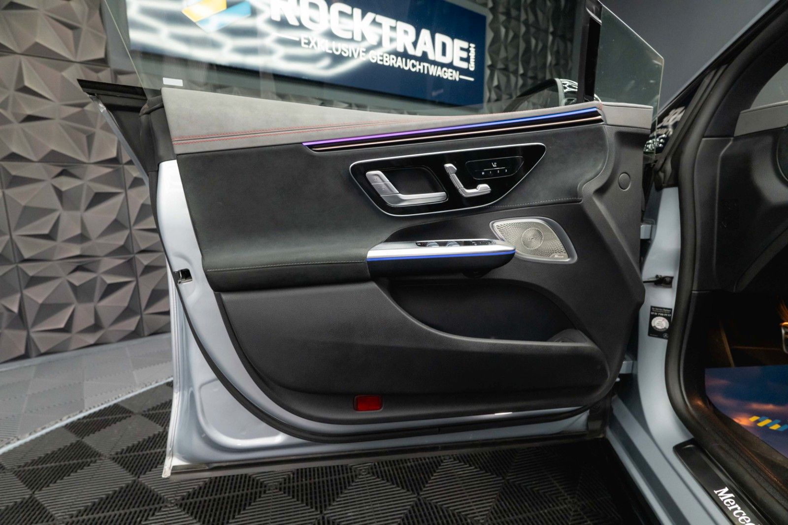 Fahrzeugabbildung Mercedes-Benz EQE 350+ AMG Night | Batterie NEU 100% | Pano