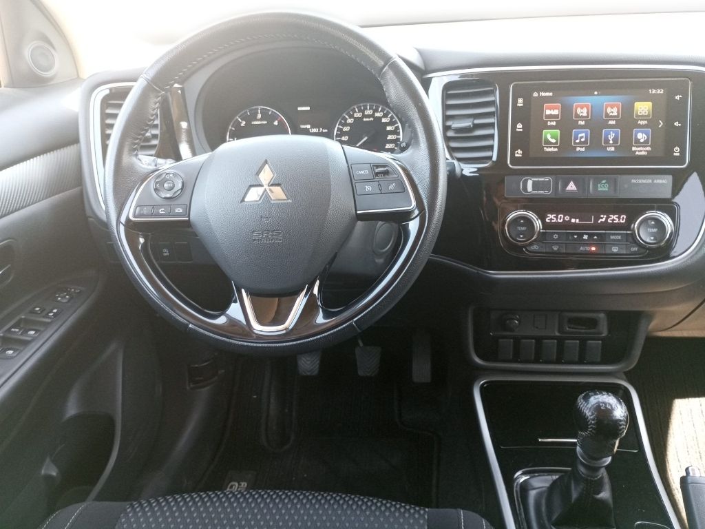 Fahrzeugabbildung Mitsubishi Outlander PLUS 2.2 DI-D 4WD 7-Sitzer AHK WKR