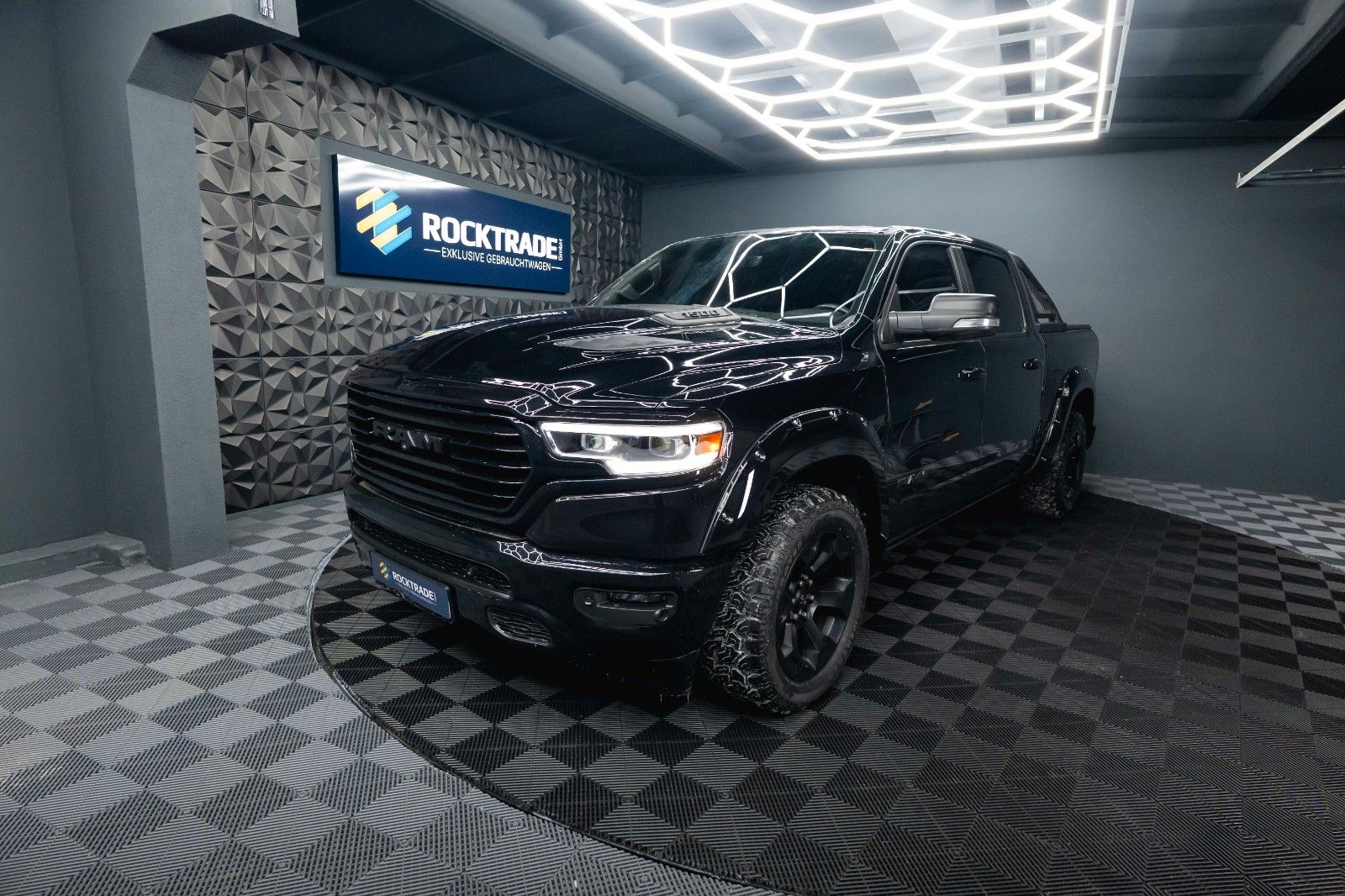 Fahrzeugabbildung Dodge RAM 5.7 V8 HEMI 4x4 OFFROAD Night Limited 19%