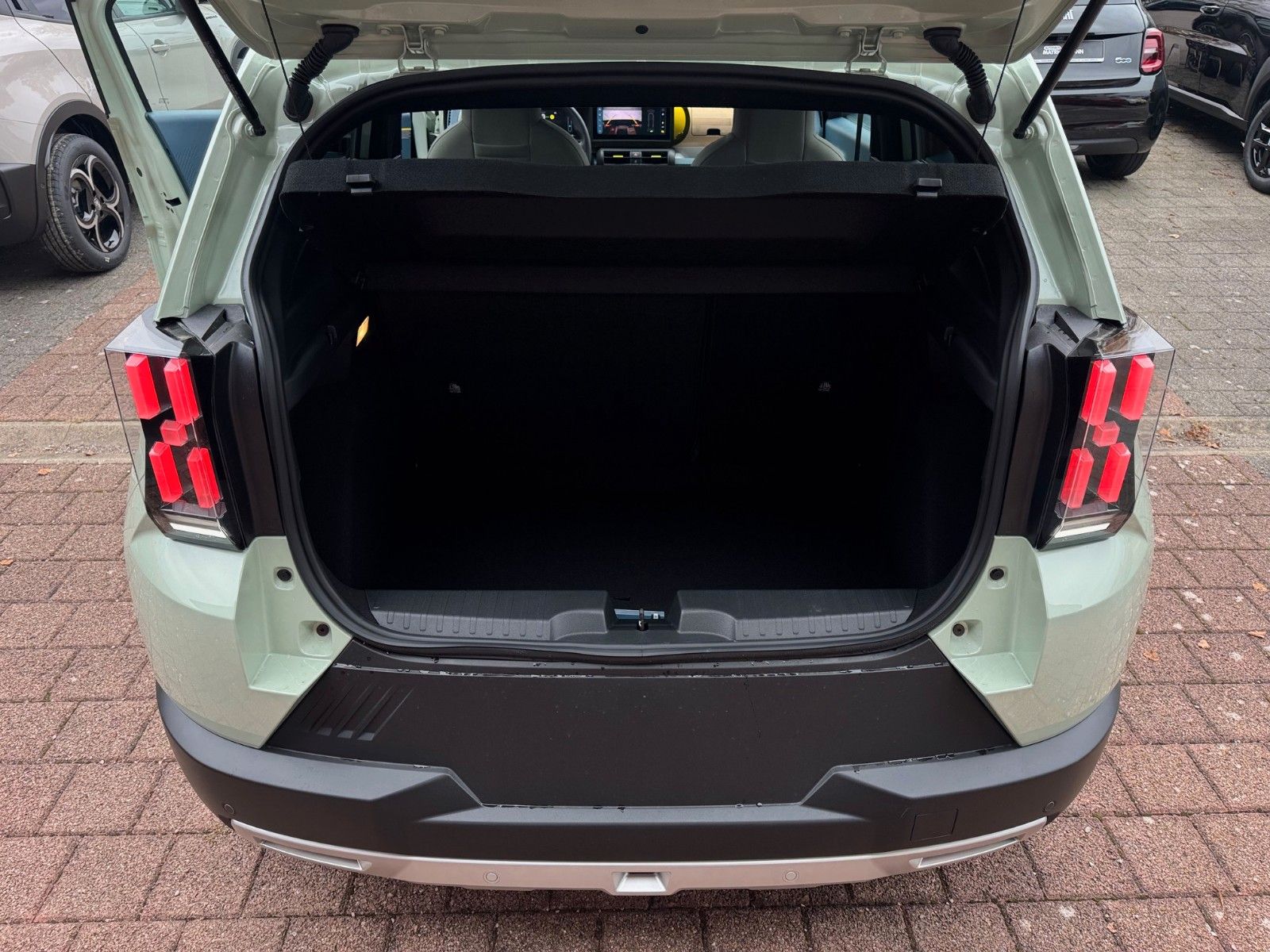 Fahrzeugabbildung Fiat Grande Panda Elektro La Prima 44 kWh Navi Kamera
