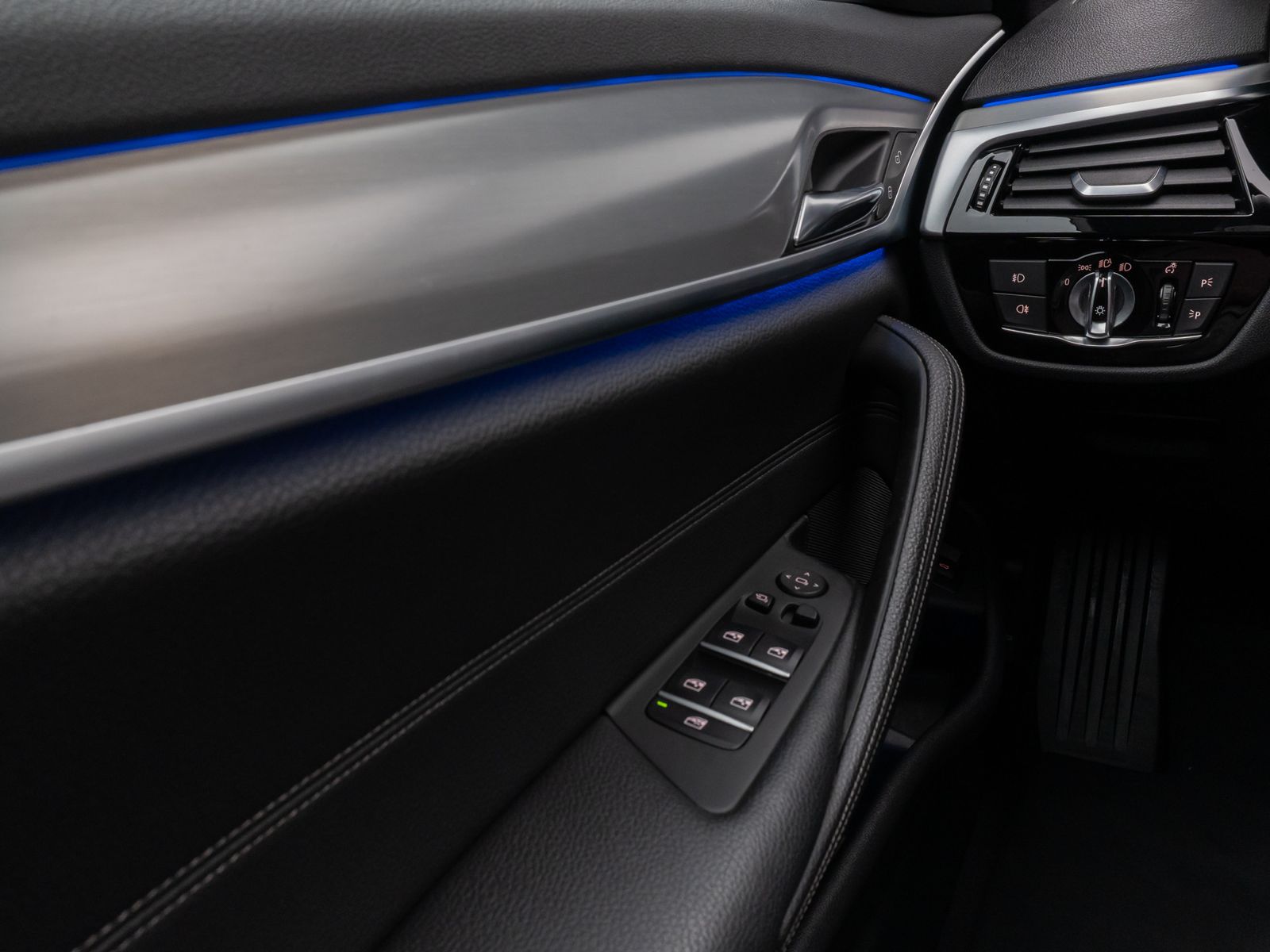 Fahrzeugabbildung BMW 520d Sport Line Kamera Panorama AHK HiFi Alarm