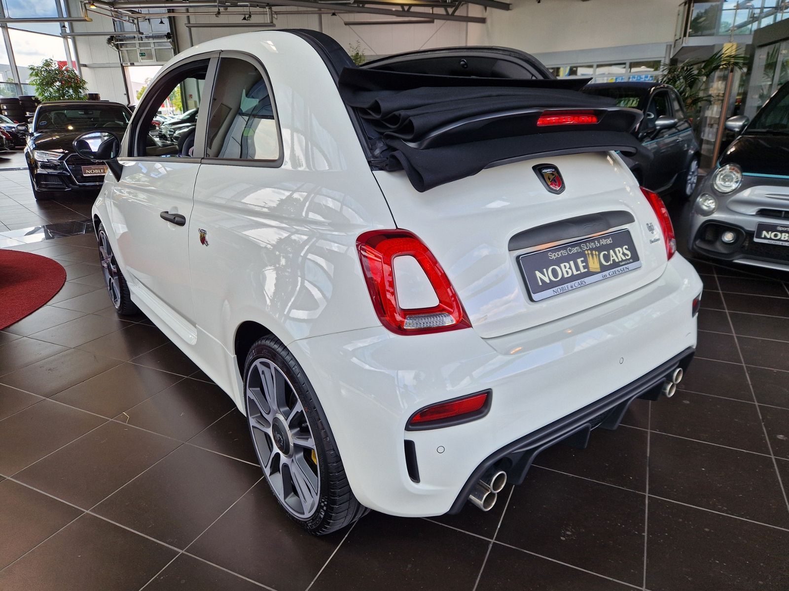 Fahrzeugabbildung Abarth 695C Turismo BEATS NAVI LEDER