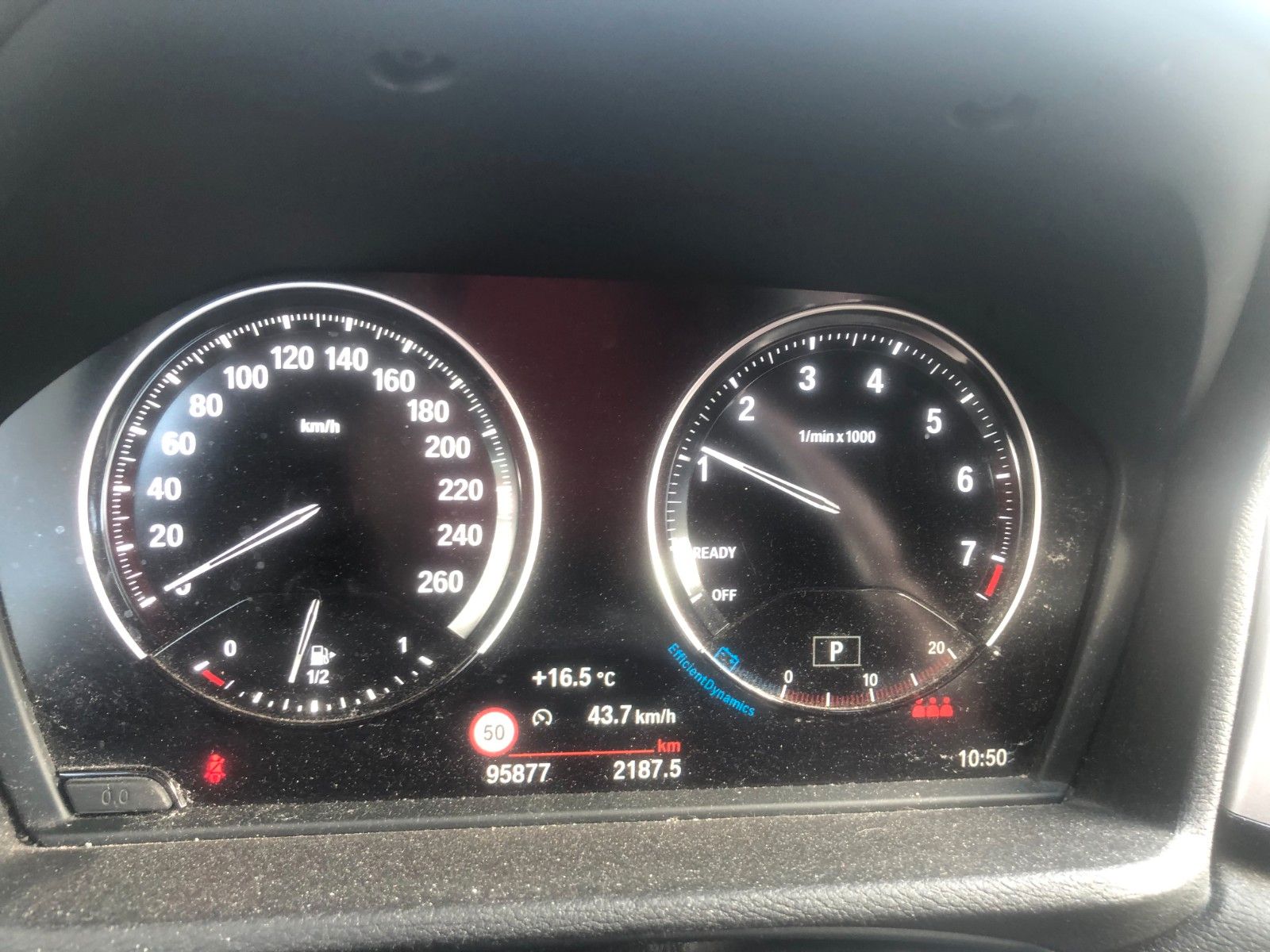 Fahrzeugabbildung BMW X1 sDrive 20 i Advantage Hagelschaden
