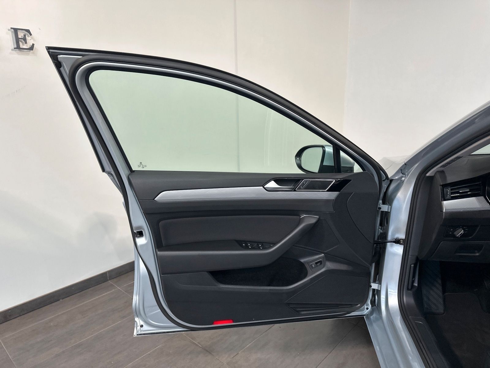 Fahrzeugabbildung Volkswagen Passat Variant 2.0 TDI DSG Business NAV+LED+AHK