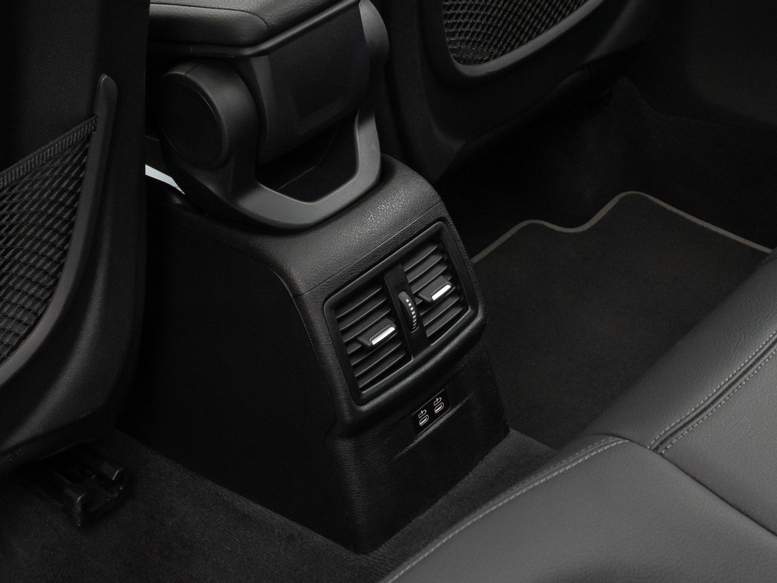 Fahrzeugabbildung BMW X1 xD20i Sport Line Panorama Kamera HUD DAB HiFi
