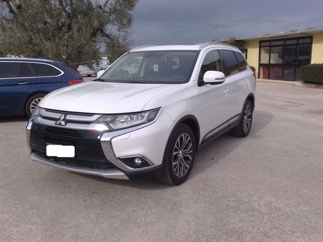 Mitsubishi Outlander 2.3dci 150cv 4x4 - 2017