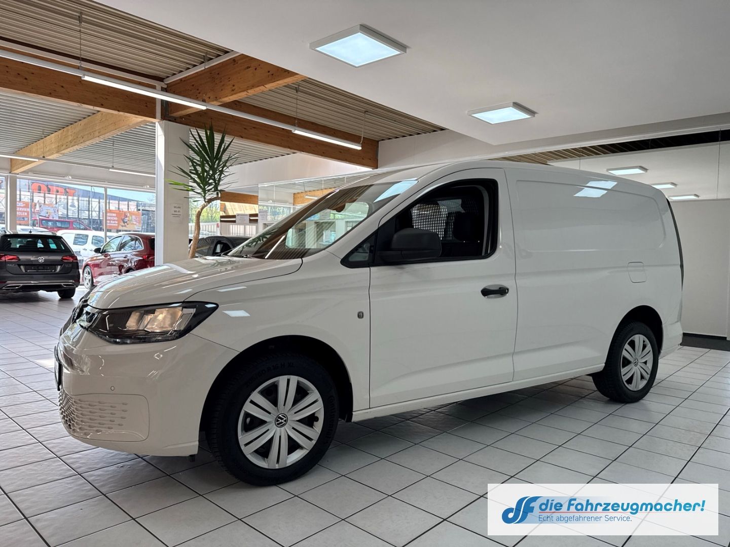 Fahrzeugabbildung Volkswagen Caddy Cargo Maxi DSG AHK 25tkm Temp PDCv+h El. P