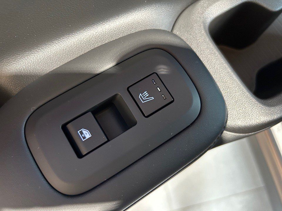 Fahrzeugabbildung Hyundai SANTA FE HEV 1.6T AT 4WD INTRO PANO GARANTIE2030