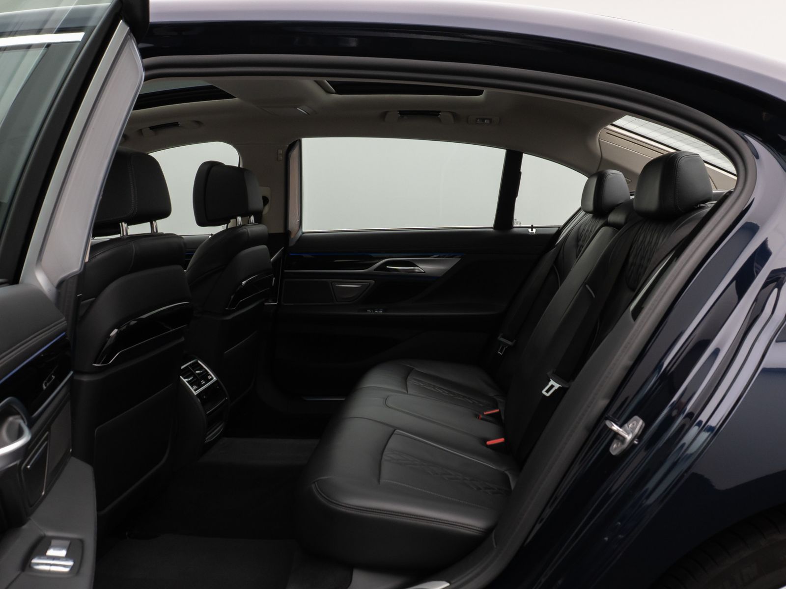 Fahrzeugabbildung BMW 750Li xD 360°Panorama Laser HUD H/K Massage ACC
