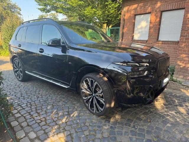 Image of BMW X7