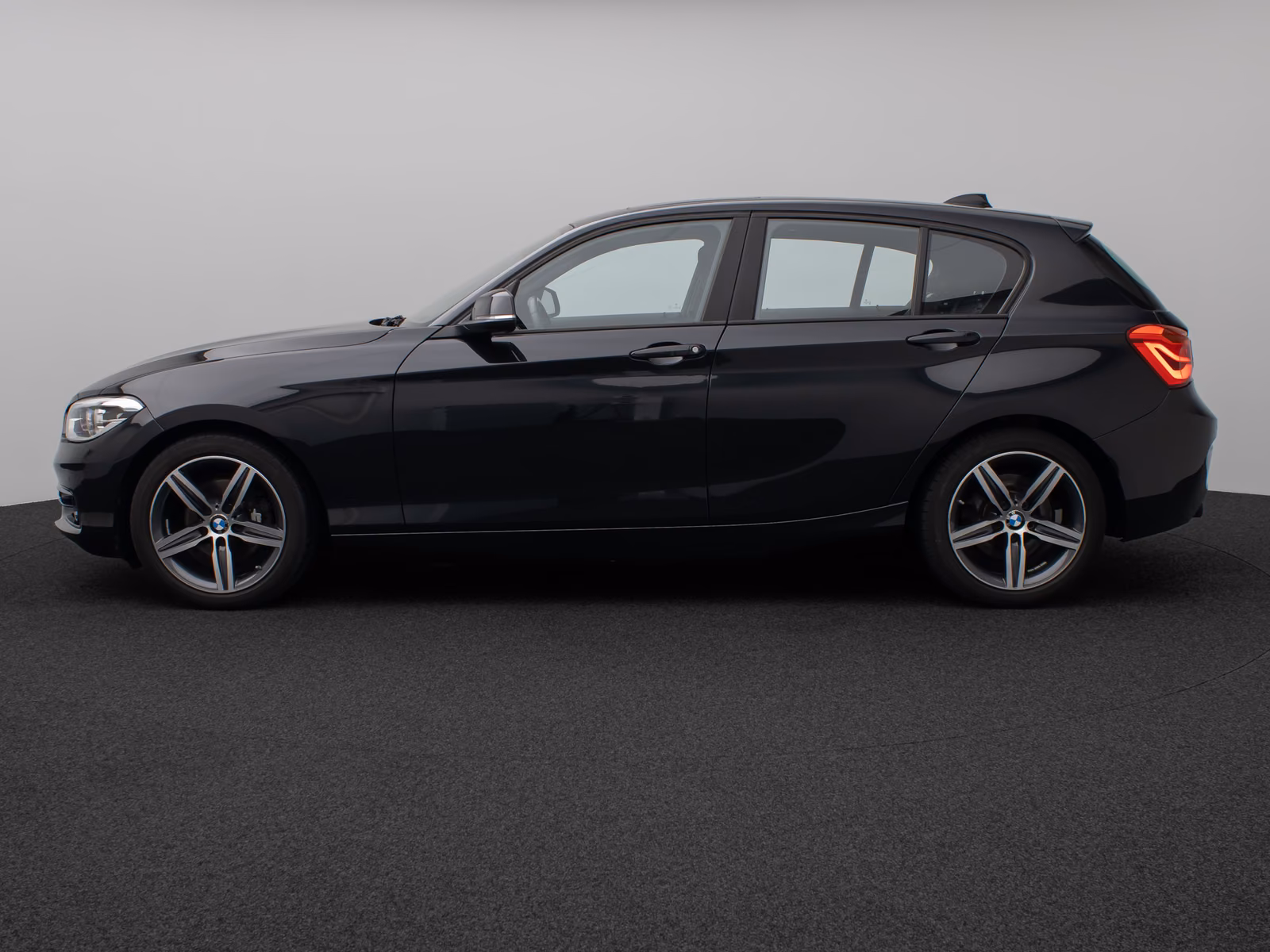 BMW 120d xD Sport Line Glasdach H/K PDC LED Komfort