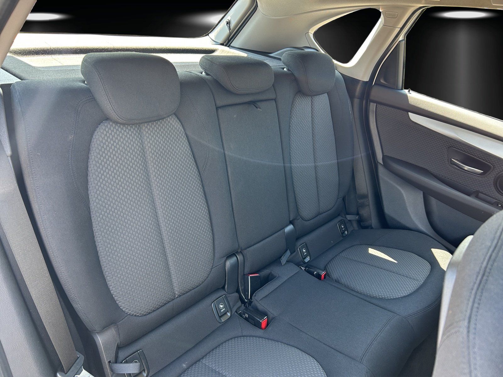 Fahrzeugabbildung BMW 218 Active Tourer, Advantage