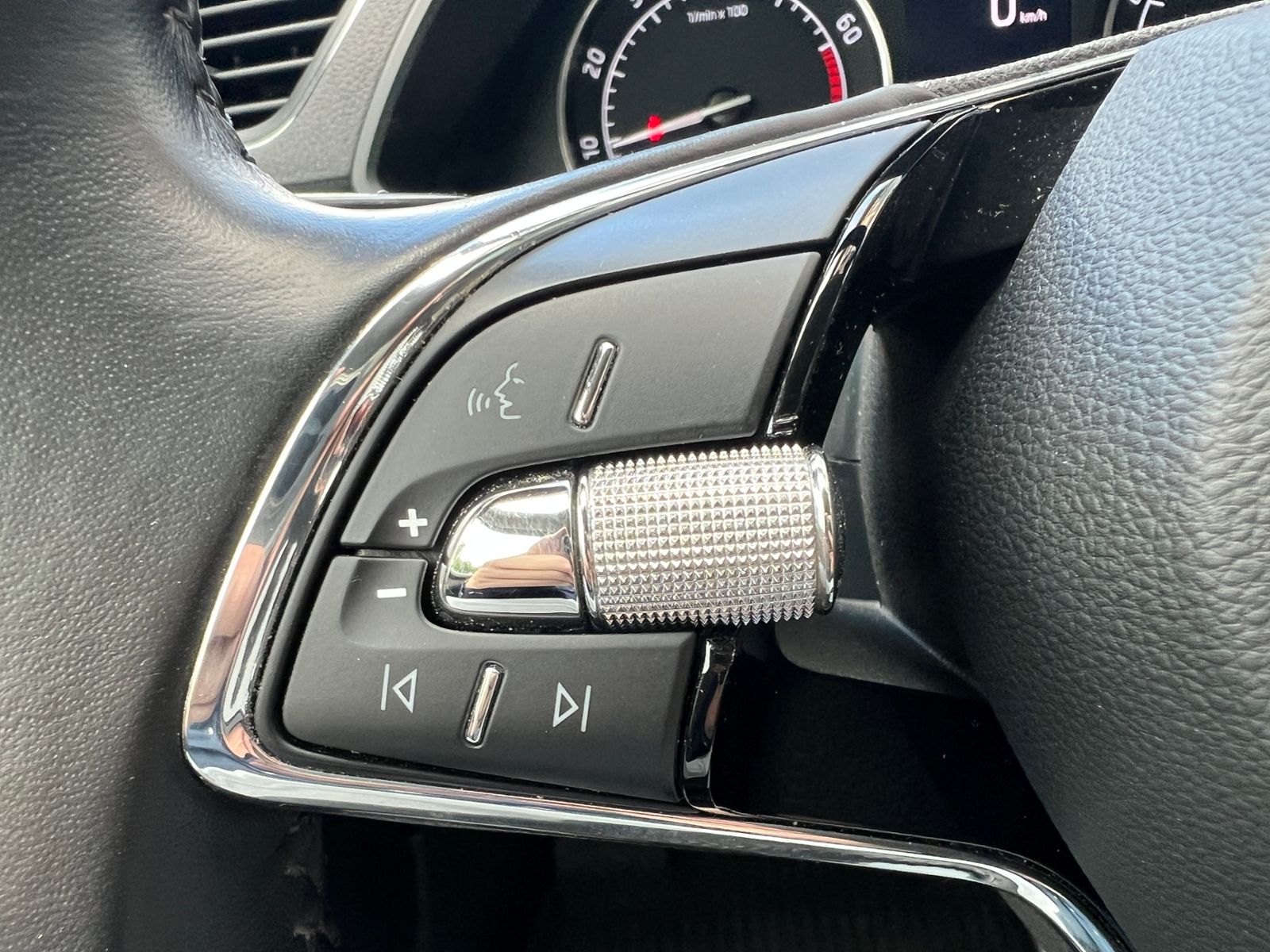 Fahrzeugabbildung SKODA Superb Combi Ambition 1.5 TSI *LED, Climatronic,