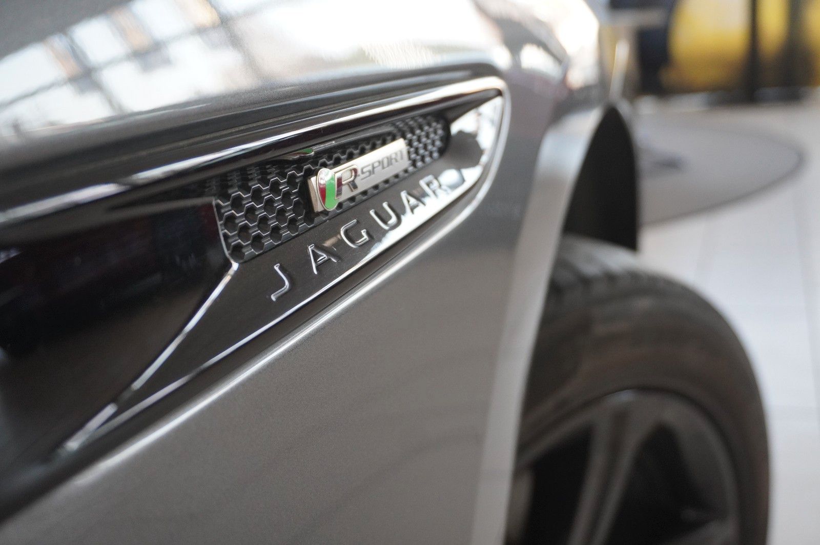 Fahrzeugabbildung Jaguar F-Pace 30D R-SPORT AWD NAVI/LED/SHZ/SPORT/AHK