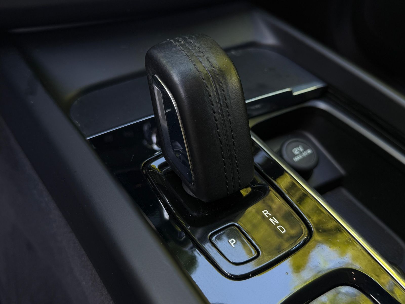 Fahrzeugabbildung Volvo XC60 Momentum Pro 2WD LED+NAVI+AHK+KAM+PARK+DAB+
