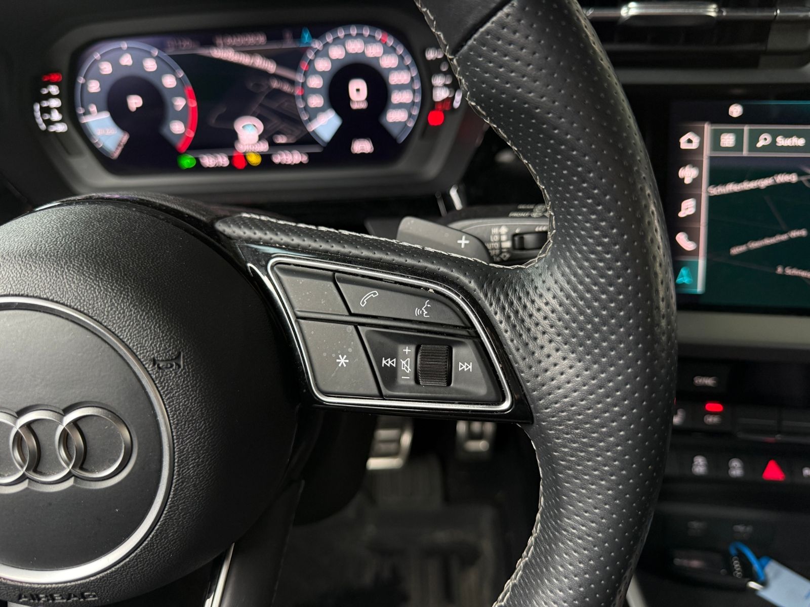 Fahrzeugabbildung Audi A3 Sportback  35 TFSI S line AHK LED NAVI