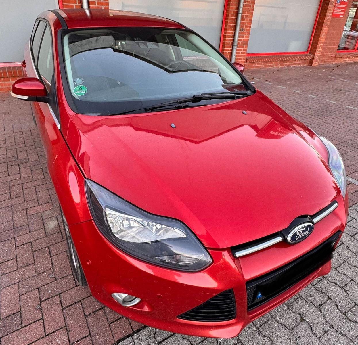 Ford Focus 2011 — вигляд ззаду