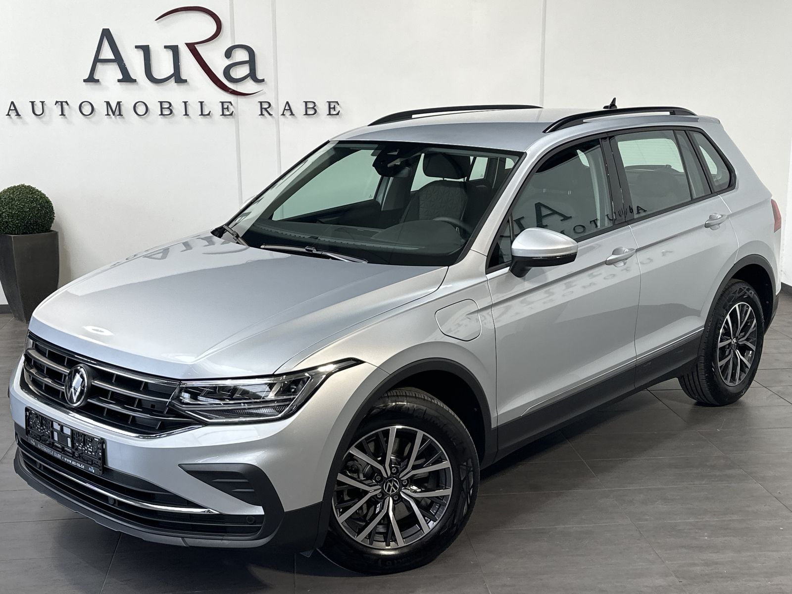 Fahrzeugabbildung Volkswagen Tiguan 1.4 TSI eHybrid Life NAV+LED+CARPLAY+ACC