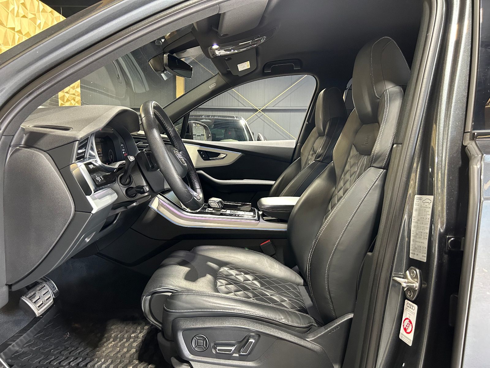 Fahrzeugabbildung Audi Q7 50 TDI quattro/S-LINE/HEAD-UP/COMPETITION/NAV