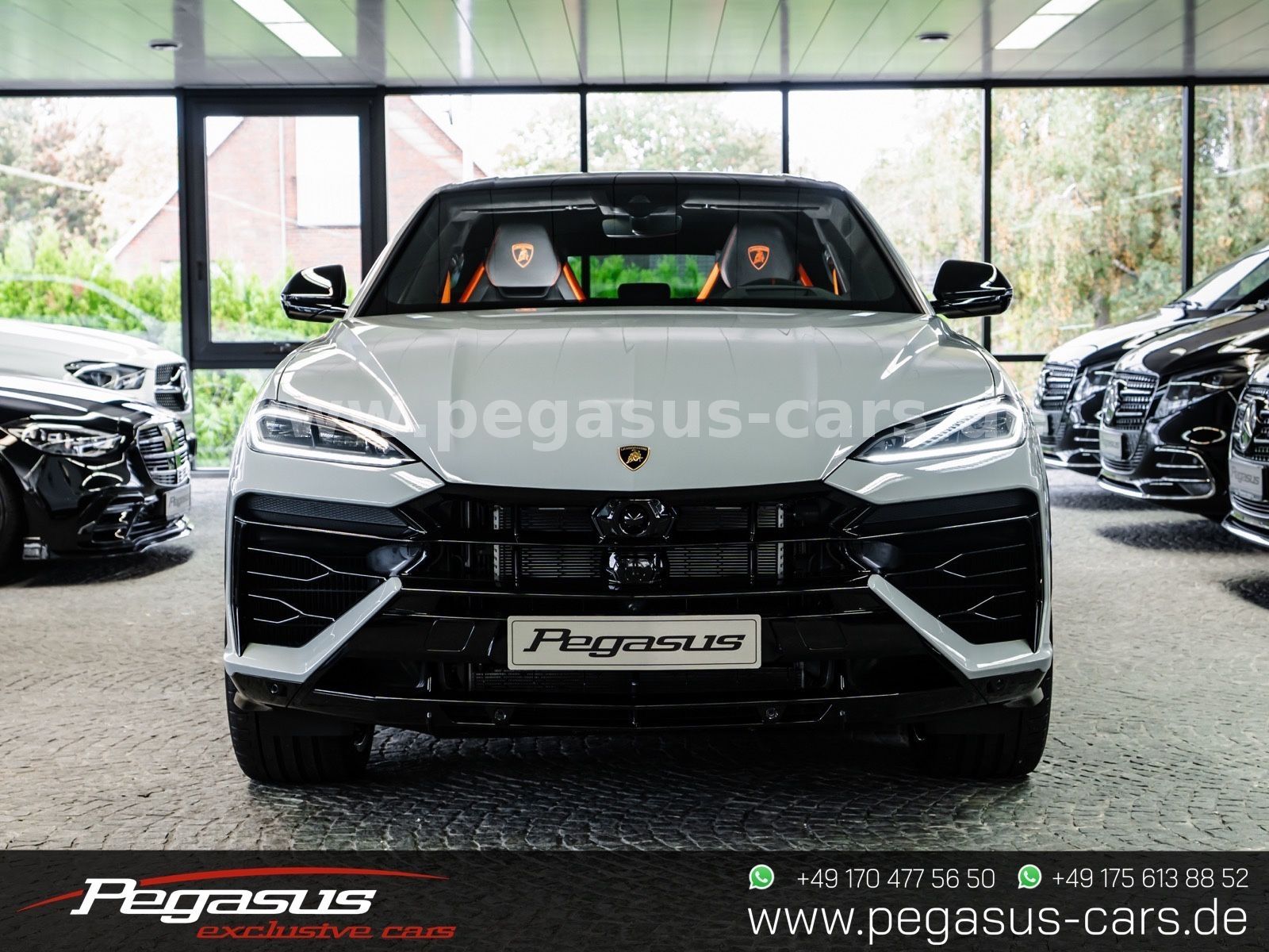 LAMBORGHINI Urus - 4