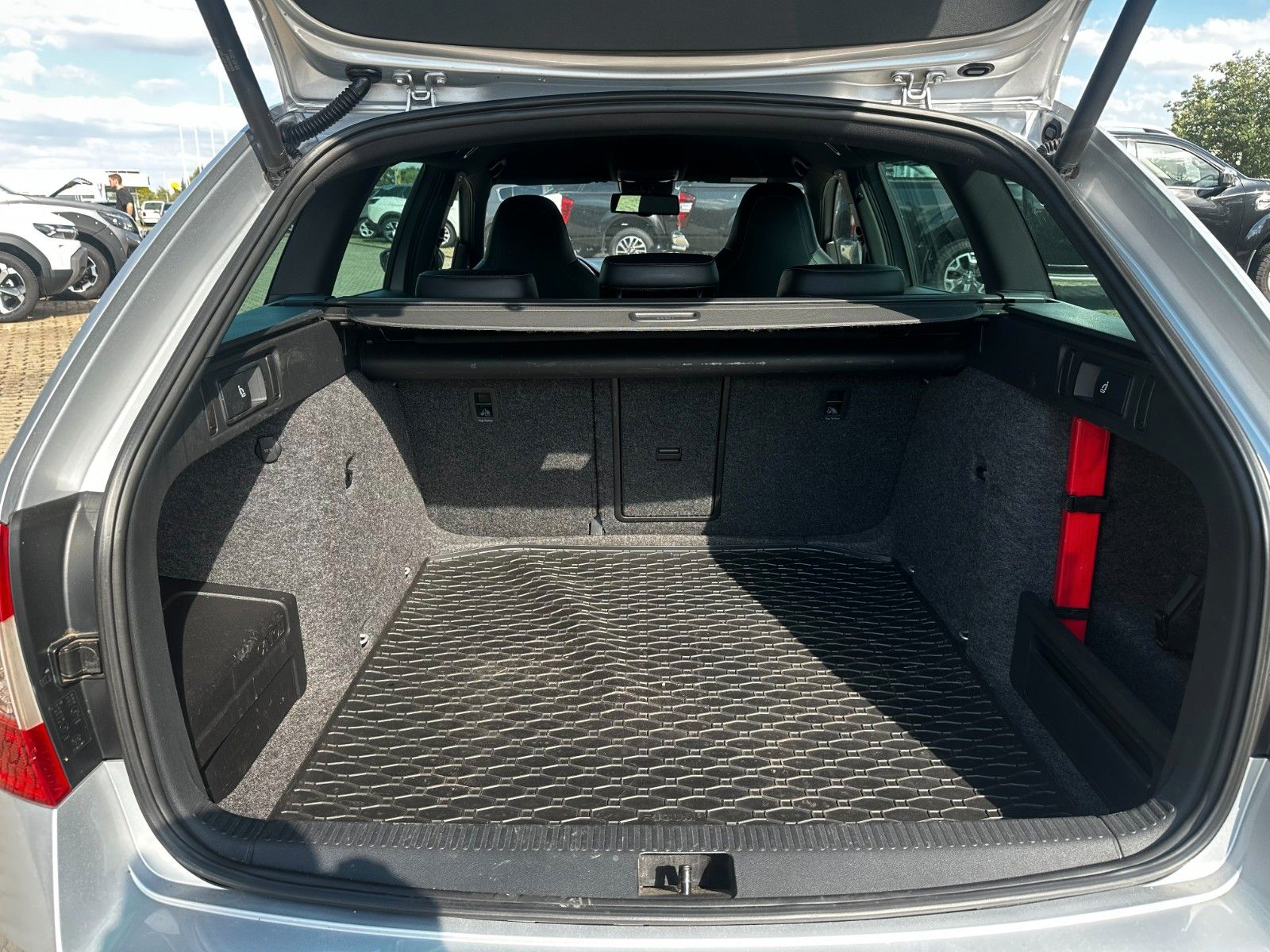 Fahrzeugabbildung SKODA Octavia Combi RS Autom. Leder