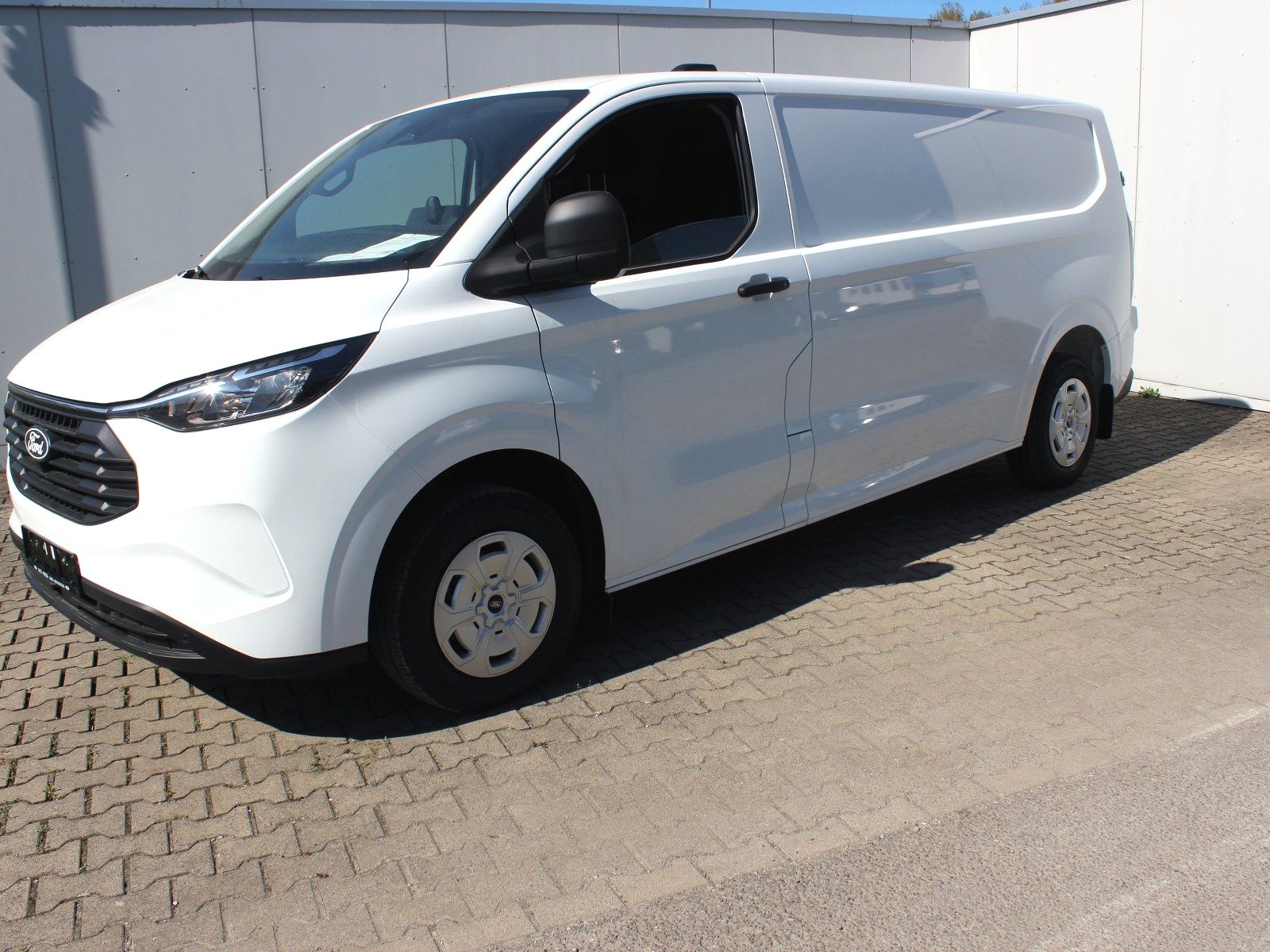 Fahrzeugabbildung Ford Transit Custom 320 L2 Trend FWD Plug-in Hybrid