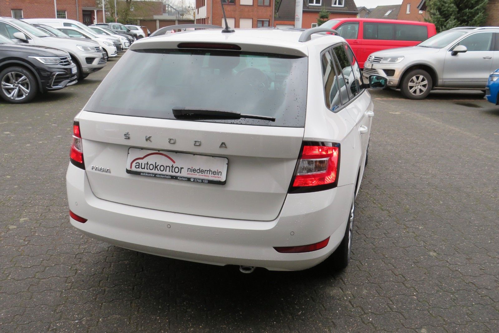 Fahrzeugabbildung SKODA Fabia Combi Ambition AHK SITZH. NAVI PDC 1.HD