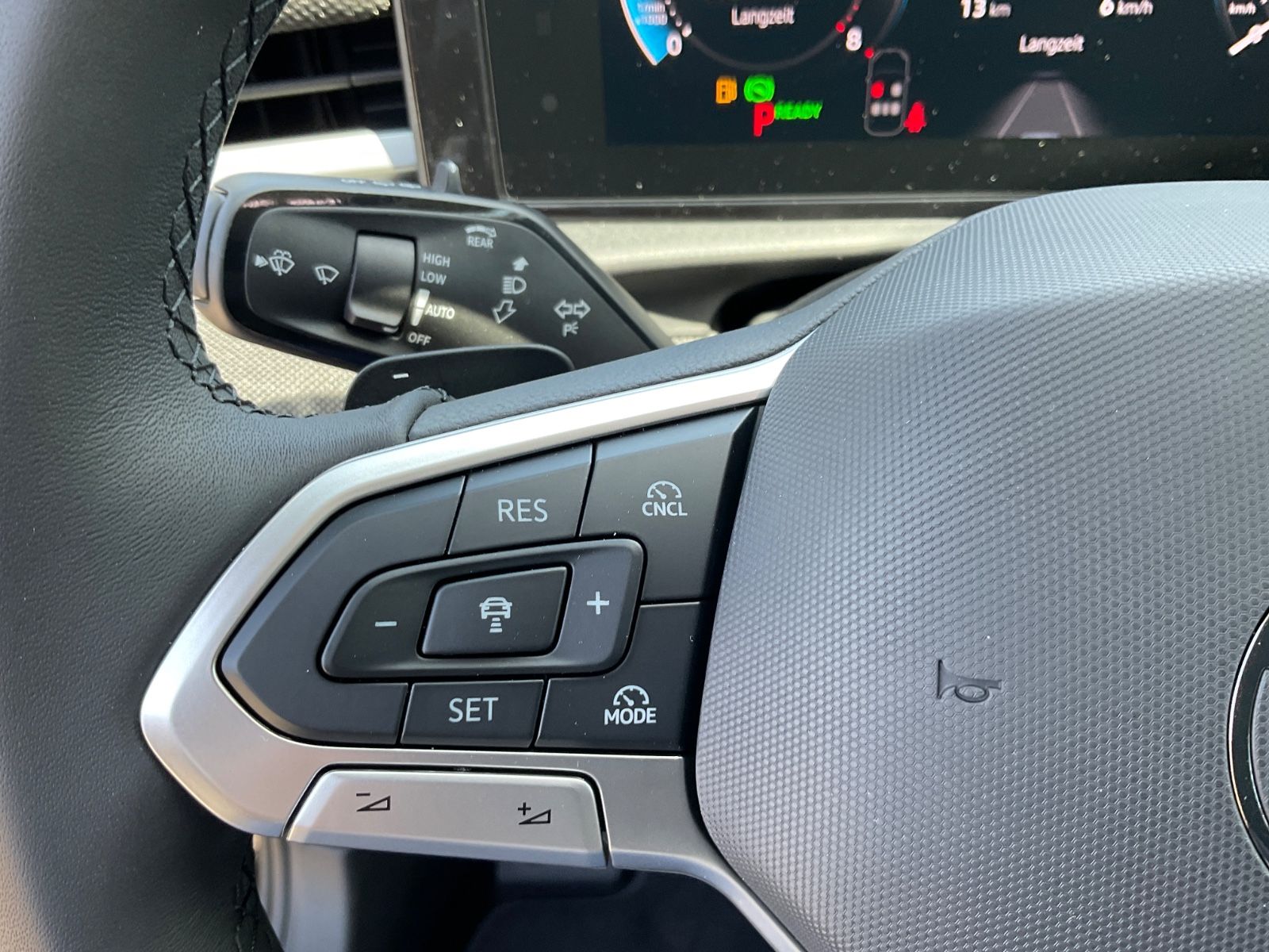 Fahrzeugabbildung Volkswagen T-Roc 1.5 eTSI DSG Kamera,AHK,5J Garantie,ACC
