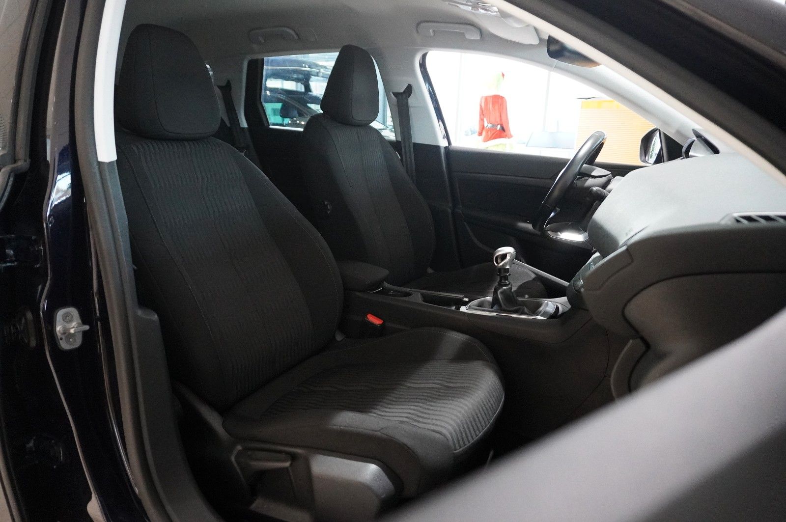 Fahrzeugabbildung Peugeot 308 SW 1.6 HDI ACTICE NAVI/SH/PDC/TEMP/SPORT/AHK