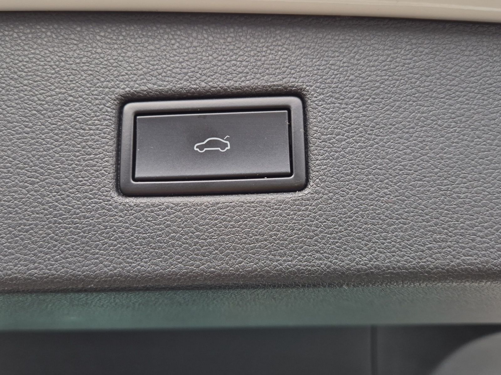 Fahrzeugabbildung Volkswagen Tiguan TDI Highline DSG 4M R-Line Standhzg. LED