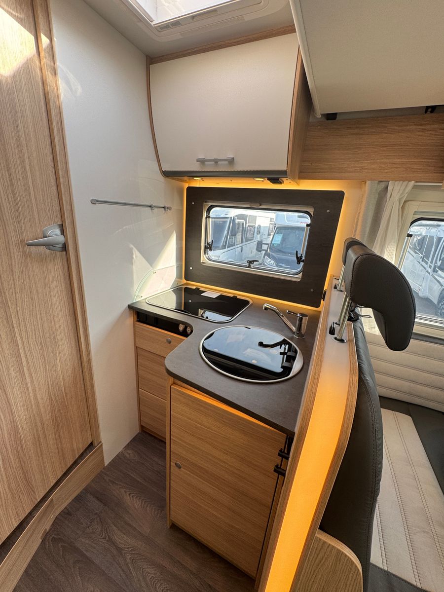Fahrzeugabbildung Sunlight T 68 ADVENTURE EDITION FIAT LITIHIUM INVERTER 1H