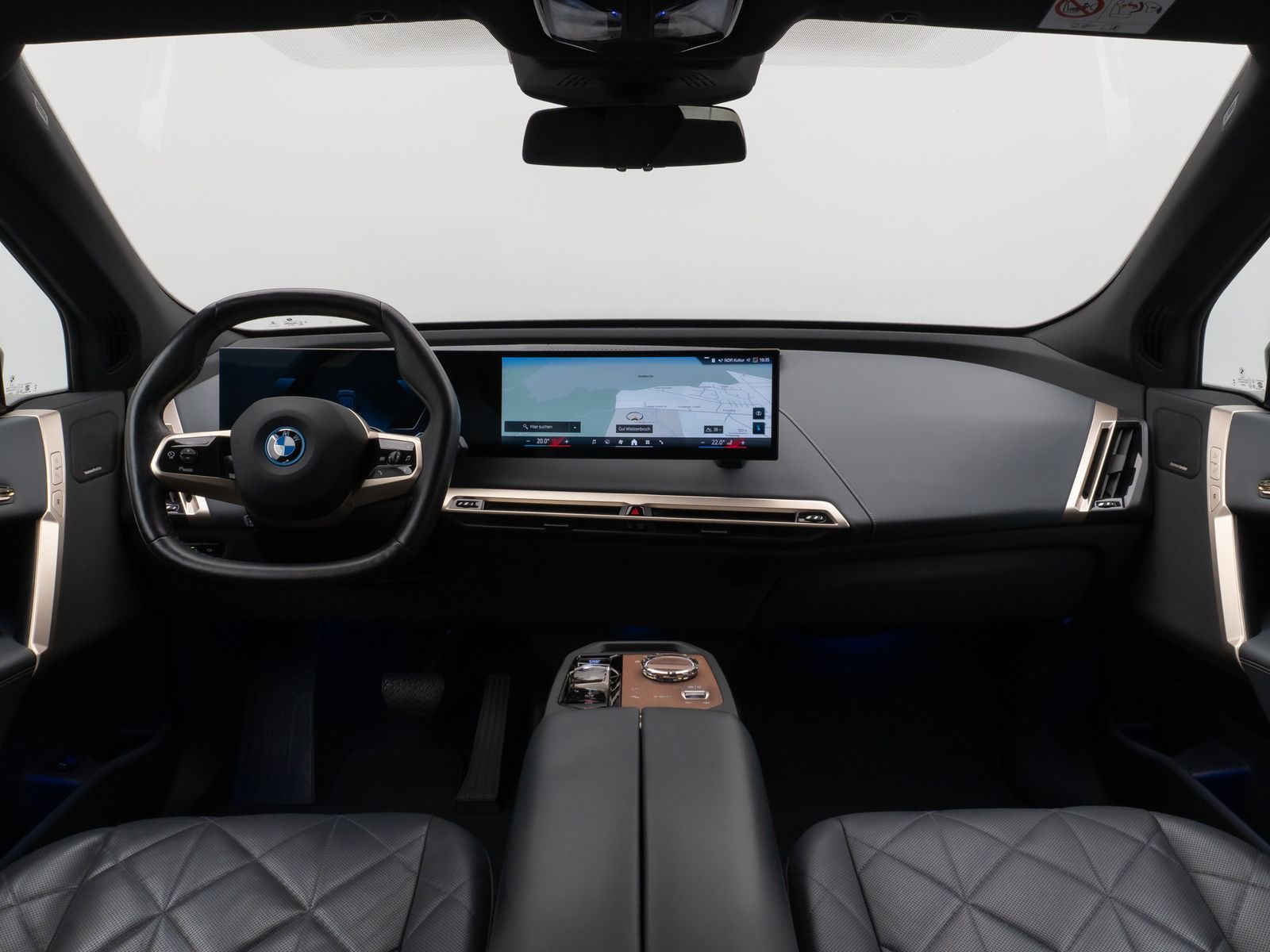 Fahrzeugabbildung BMW iX xD40 Sport SkyLounge 360°Laser DAB H/K 22Zoll