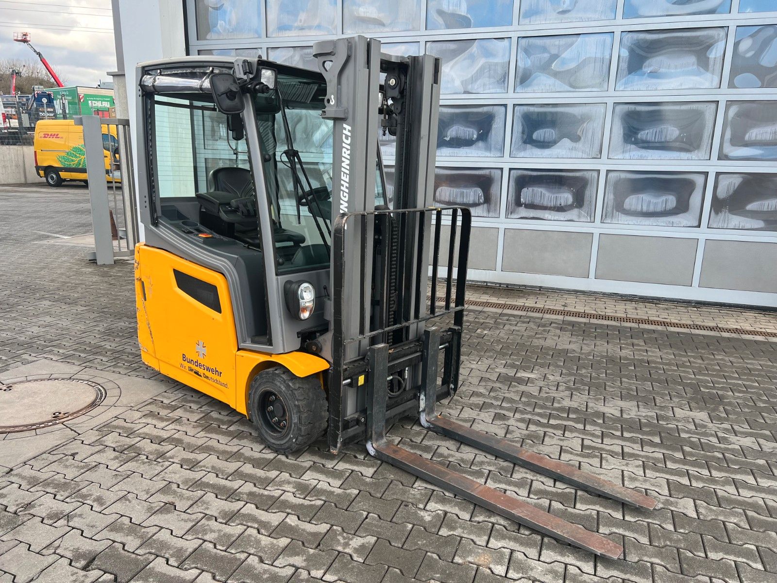 Fahrzeugabbildung Jungheinrich EFG 218 / Triplex 4.30m / SS / nur 1.738h