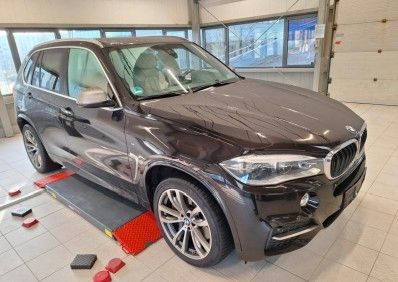 BMW X5 M50/HUD/Panor/LED/SofCl/AHK/DrivAs+/KomfZg