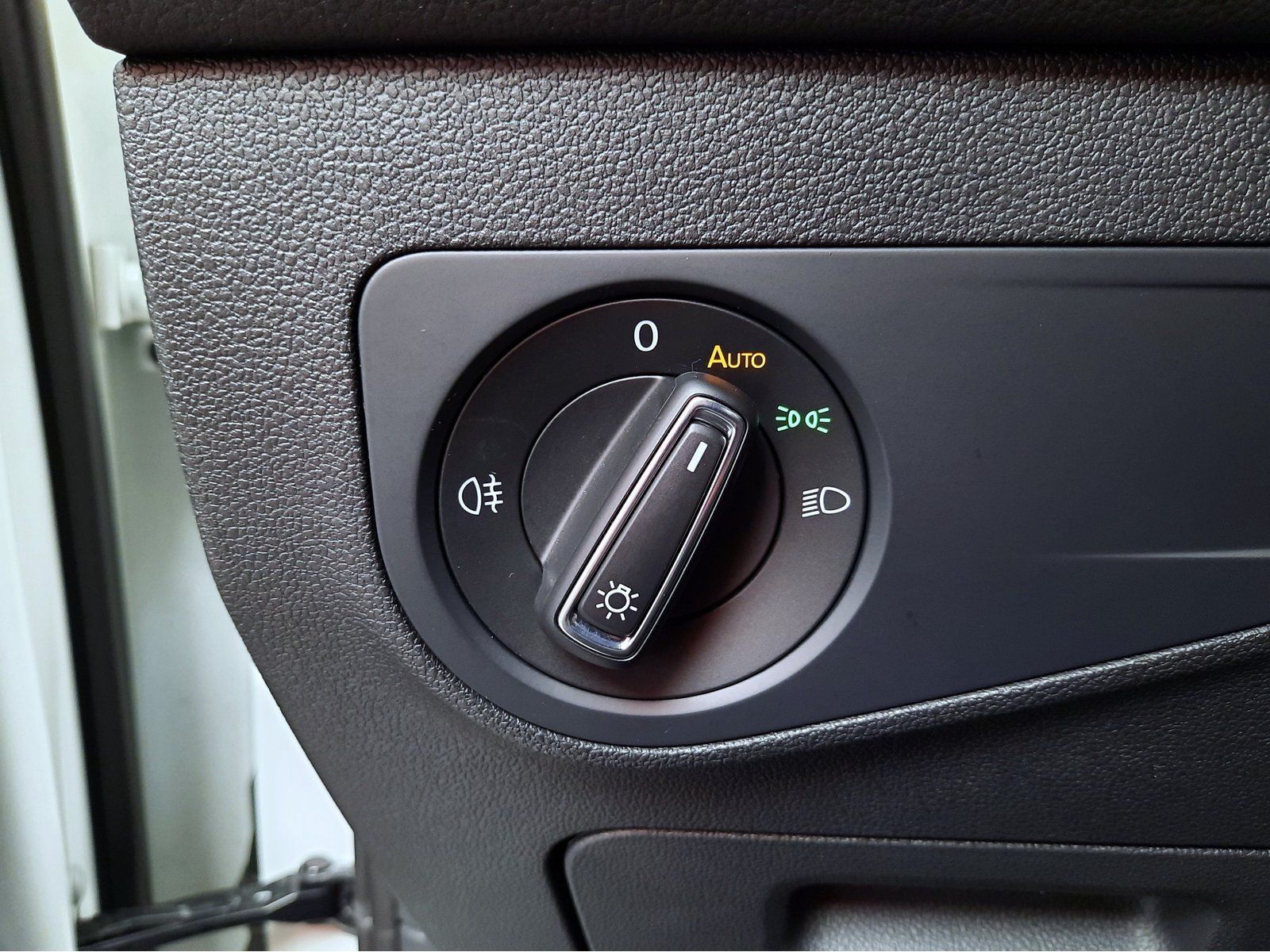 Fahrzeugabbildung Volkswagen Tiguan Active TSI *Navi*ACC*LED*PDC*Sitzhzg*Cam*