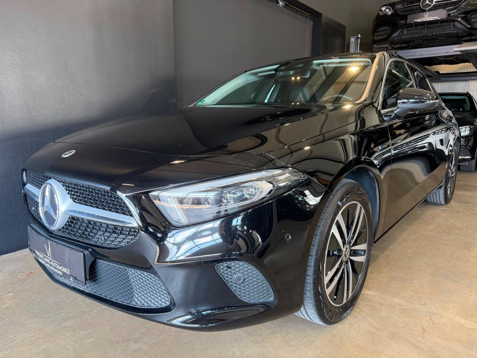MERCEDES-BENZ A 250e LIM. MBUX/MULTIBEAM/CAM/SPUR/TEMPOMAT