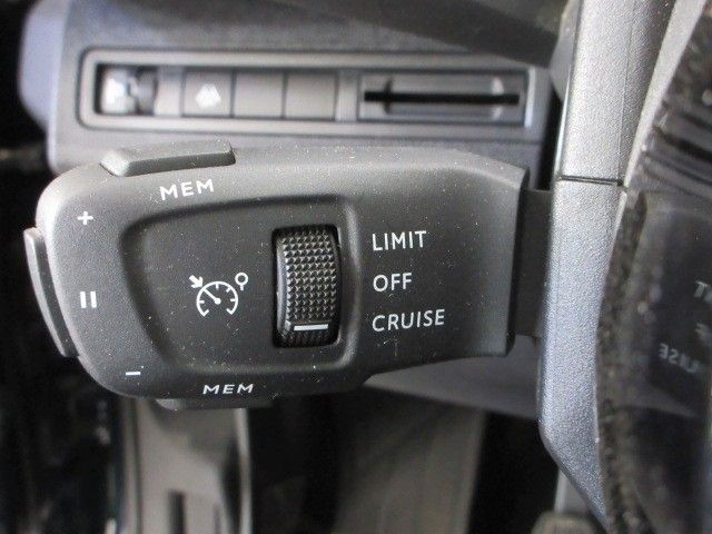 Fahrzeugabbildung Peugeot 5008 Allure Pack 1.2T NAVI/LED/SHZ/PDC/360°