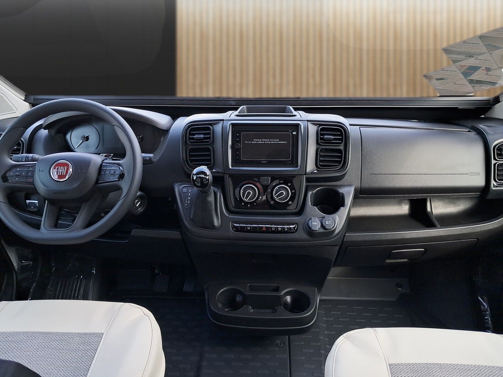 Fahrzeugabbildung Eura Mobil Profila RS PRS 695 EB Automatik + Mondial Paket