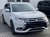 Mitsubishi Outlander PHEV Top 4WD - Mitsubishi Outlander Gebrauchtwagen in Berlin