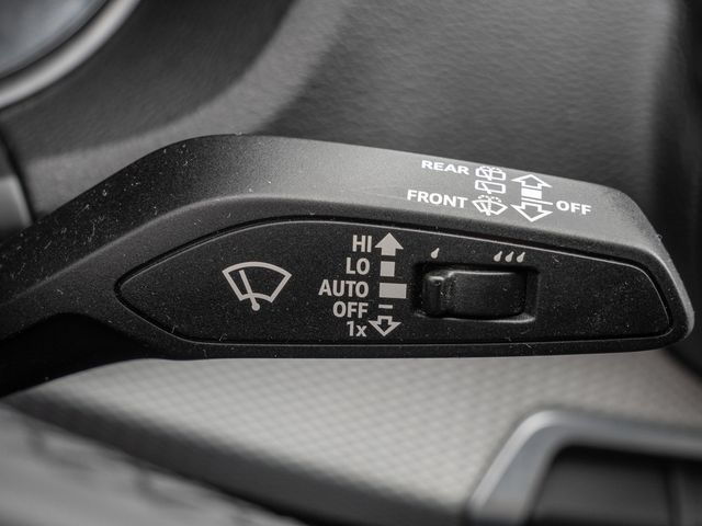 Q2 35 TFSI S tronic PDC SHZ KAMERA NAVI LED